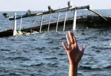 Perahu Bermuatan Pemudik Alami Tabrakan dan Tenggelam di Perairan Muna FOTO: Ilustrasi perahu tenggelam