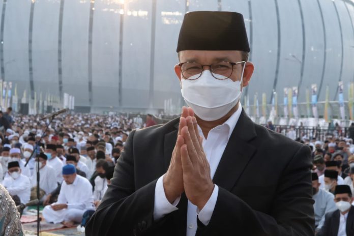 FOTO: Gubernur DKI Jakarta Anies Baswedan bersama warga memadati Jakarta International Stadium (JIS) di Tanjung Priok, Jakarta Utara pada Senin (2/5) untuk melaksanakan Shalat Idulfitri 1443 Hijriah/RMOL