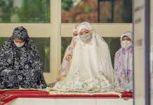 Di Idulfitri Puan Ungkap Istilah Halalbihalal FOTO: Ketua DPR Puan Maharani saat melaksanakan salat Idulfitri 1443 Hijrah. (2/5/2022)
