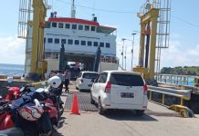 Siasati Penumpukan Kendaraan PT. ASDP Lakukan ‘Rekayasa’ Penambahan Trip FOTO: Dua unit armada kapal ferry yang terdiri atas KMP. Bontoharu dan KMP. Kormomolin, dioperasikan pada pemberangkatan trip keempat, dan kelima, hari Jum'at, (6/5).