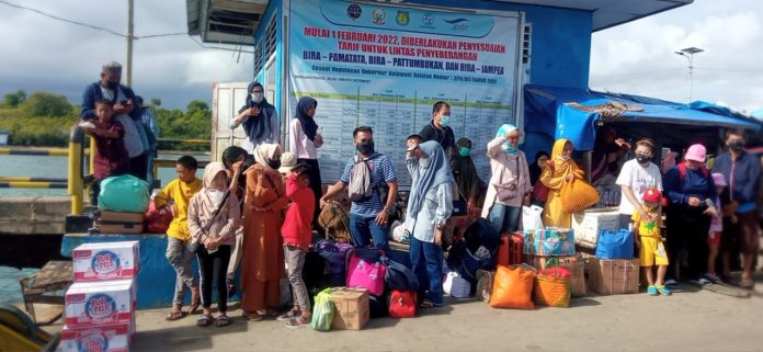 FOTO: Hari ke 7 arus balik di pelabuhan Pamatata, Kepulauan Selayar. Sabtu, (7/5/2022)