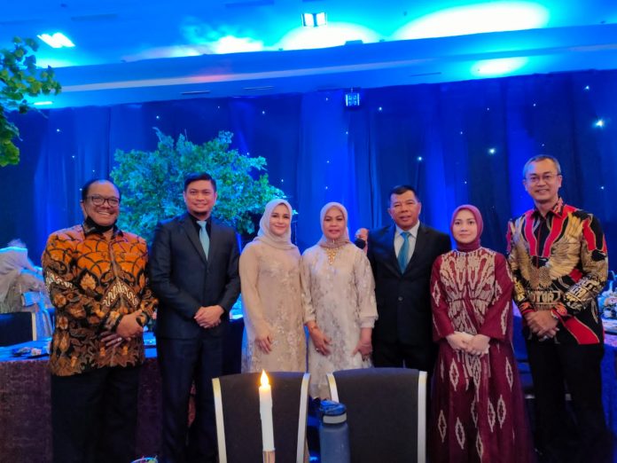 FOTO: Bupati Bulukumba Andi Muchtar Ali Yusuf menghadiri resepsi pernikahan putri sulung Wali Kota Makassar Moh Ramdhan Pomanto di UpperHills Convention Hall Makassar, Jl. Metro Tanjung Bunga, Sabtu (7/5/2022) malam.