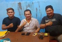 Soal Limbah dan Kenaikan PPTI, Warga dan Investor Diwilayah PT. Kima dalam Ancaman FOTO: Paling Kanan Multazan, SH. Pendiri Forum Peduli Masyarakat Industri saat mendampingi warga sekitar kawasan PT. Kima di Posko Rumah Aspirasi SR. Sabtu, (7/5/2022) malam.