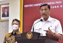 LBP: Pemerintah Tetap Melanjutkan Kebijakan Pemberlakukan PPKM FOTO: Menko Marves Luhut Binsar Pandjaitan dan Menkes Budi G. Sadikin memberikan keterangan pers, di Kantor Presiden, Jakarta, Senin ()9/05/2022). (Foto: Humas Setkab/Agung)