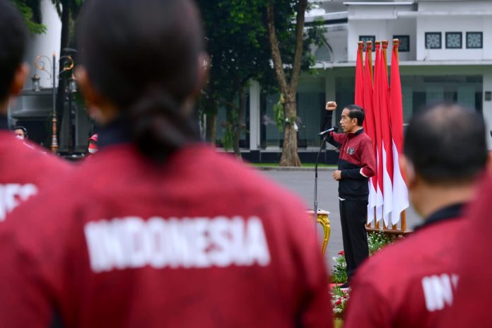 FOTO: Acara Pelepasan Tim Indonesia Menuju SEA Games XXXI Vietnam 2021, di Halaman Istana Merdeka, Jakarta, Senin (09/05/2022). (Proprrty Seskab)