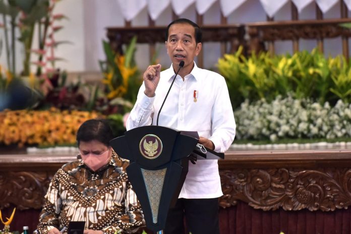 Presiden RI Joko Widodo (Jokowi) memberikan sejumlah arahan dalam Sidang Kabinet Paripurna yang digelar di Istana Negara, Jakarta, Senin (09/05/2022).