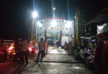 Kerahkan Tiga Armada Kapal Ferry Kendaraan Pemudik Dilepas di Hari Kedelapan FOTO: Aktifitas pengangkutan pemudik di pelabuhan Pamatata hingga Minggu, Subuh.