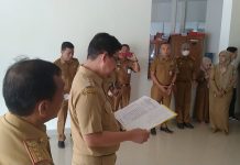 Hari Pertama Kantor, Bupati dan Wabup Lakukan Sidak FOTO: Wakil Bupati Andi Edy Manaf saat lakukan sidak di Kantor Dinas Perumahan Pemukiman dan Pertanahan (DPPP) Bulukumba. Senin, (9/5/2022)
