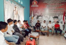 Pimpinan DPC Gerindra dan KPU Hadiri Pelantikan IMM Cabang Selayar FOTO: Pengurus Dewan Pimpinan Cabang (DPC) Partai Gerakan Indonesia Raya (Gerindra) dihadiri Ketua Komisi Pemilihan Umum (KPU) Kabupaten Selayar, Gelar Diskusi dan silahturahmi di ruas jalan Pahlawan, Bonea, Kelurahan Benteng Utara, Sulawesi Selatan, Minggu, (8/5)