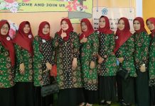 Guru Besar UNM, Prof. Murni Mahmud, Ph.D, Ketua Panitia Reuni IKA 88 SMP Negeri Segeri Pangkep FOTO: Para alumni IKA 88 SMP Negeri Segeri mengadakan reuni jilid II pada Minggu 8 Mei 2022