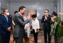 Muslim Arbi Sebut Tidak Ada Pejabat AS Sambut Presiden Saat Tiba di Washington FOTO: Presiden RI Joko Widodo (Jokowi) dan Ibu Iriana Jokowi beserta rombongan tiba di Pangkalan Militer Andrews, Washington DC, Amerika Serikat, Selasa (10/05/2022) sekitar pukul 21.40 waktu setempat (WS) atau Rabu, 11 Mei 2022 pukul 08.40 WIB.