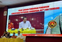 Dr Abdul Kahar Beri Motivasi Mahasiswa UNM FOTO: Kepala Pusat Layanan Pembiayaan Pendidikan Kemendikbudristek, Dr Abdul Kahar hadir memberi kuliah umum kepada seluruh penerima beasiswa Bidikmisi dan KIP Kuliah di Universitas Negeri Makassar (UNM), Sabtu (14/5).