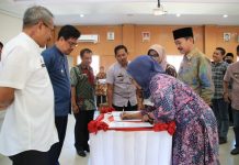 Cegah Stunting Dari Hulu Melalui Pendampingan Pranikah FOTO: Wakil bupati Andi Edy Manaf dan Kepala Dinas Pengendalian Penduduk KB, Pemberdayaan Perempuan dan Anak Pemkab Bulukumba, dr. Wahyuni.