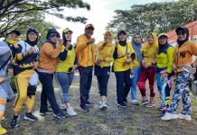 Jaga Kebugaran Diakhir Pandemi COVID-19, Pimcam Biringkanaya Partai Golkar Gelar Senam Sehat FOTO: Ketua Pimcam Biringkanaya Partai Golkar Makassar saat menggelar senam sehat bekerja sama dengan Hj. Jumiati Community