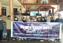 Study Tour Prodi Bahasa Inggris D3 Fakultas Sastra-ABA UMI ke Toraja FOTO: Mahasiswa Prodi bahasa Inggris Diploma-III Fakultas Sastra & ABA UMI Makassar melaksanakan Field Practice di Tana Toraja dan Toraja Utara. Kegiatan ini di gelar 13-15 Mei 2022.
