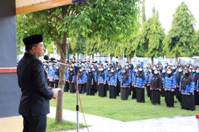 FOTO: Bupati Bulukumba saat memberi pengarahan kepada 288 CPNS usai menerima SK