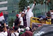 Kedubes Singapura Jadi Sasaran Demostrasi, Usai UAS di Deportasi FOTO: Unjuk rasa Aliansi Ormas Islam protes pengusiran Ustaz Abdul Somad dari Singapura/RMOLSumut