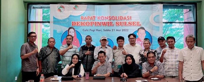 FOTO: Rapat Konsolidasi Dekopinwil Sulsel di Cafe Pagi Hari Jl. Boulevard Makassar Dekopinwil Sulsel sukses gelar Konsolidasi melibatkan Dekopinda Kabupaten - Kota se Sulsel. Sabtu, (21/5)