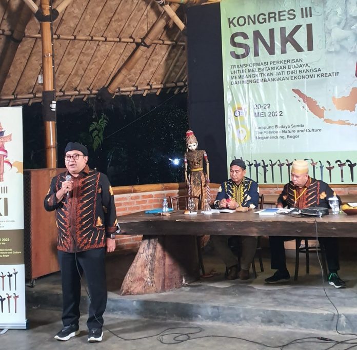 FOTO: Dr. H. Fadli Zon, terpilih kembali secara aklamasi sebagai Ketua Umum SNKI Periode 2022 - 2027. Kongres ke-3 SNKI.