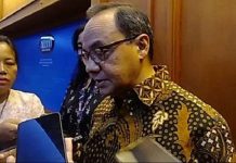 Dikecam Berbagai Ormas Soal Bendera LGBT, Kemlu Bakal Panggil Dubes Inggris FOTO: Juru Bicara Kemlu RI, Teuku Faizasyah menyayangkan tindakan Kedubes Inggris kibarkan bendera LGBT di Jakarta/Tribunnews.com/ Larasati Dyah Utami