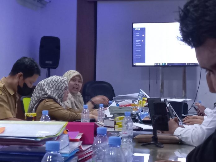 FOTO: Suasana Lelang kendaraan berlangsung di Kantor Badan Pengelola Keuangan dan Pendapatan Daerah (BPKPD), Senin, 23 Mei 2022 yang dipantau langsung Kantor Pelayanan Kekayaan Negara dan Lelang (KPKNL) Makassar.