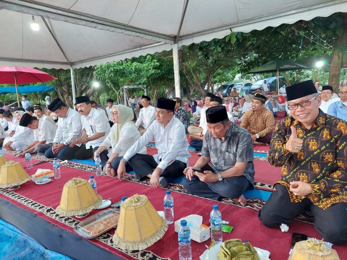 FOTO: Wali Kota Parepare HM Taufan Pawe saat menghadiri Halal Bihalal IKM Parepare di Pantai Indah Bosowa. Minggu, (29)5)