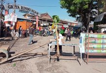 Warga Tutup Total Jalan Antang Raya, Minta Gubernur Sulsel dan Wakil Rakyat Dapil 2 Makassar Hadir FOTO: Kondisi Jalan Poros Provinsi ditutup total oleh warga Antang. Selasa, (31/5)