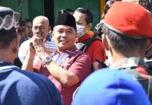 Tutup Jalan Provinsi, Anggota Fraksi Golkar DPRD Sulsel, Rahman Pina Temui Warga Antang FOTO: Rahman Pina saat menemui Para Tokoh dan Warga Jalan Daya Antang Usai Salat Ashar Berjamah di Masjid Nur Taqwa. Selasa, (31/5)