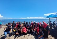 PC KKT Barombong Gelar Family Gathering, Basri Pabeta: ini Untuk Mempererat Hubungan Silahturahmi Keluarga Turatea FOTO: Kegiatan Family Gathering PC KKT Barombong di pantai Angin Mamiri, Tamalate, Makassar. Minggu, 5 Juni 2022.