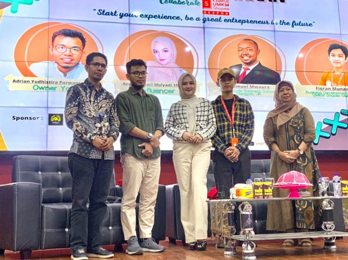 IMG-20220606-WA0010 FOTO: Gelar Seminar Internasional Kewirausahaan, Prodi Pendidikan Administrasi Perkantoran Jurusan Ilmu Administrasi FIS-H UNM Bekerja Sama Strathclyde Business School Glasglow UK. Minggu, (5/6)