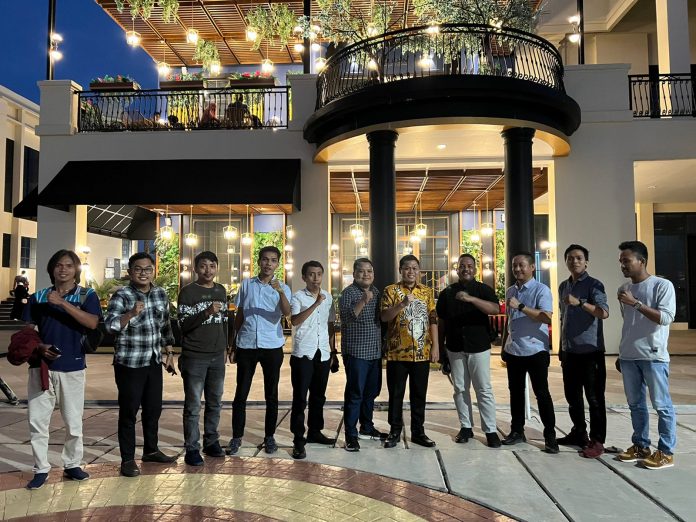 FOTO: Ketua KONI Sulawesi Selatan Yasir Machmud bersama Perwakilan Organisasi Kemasyarakatan Pemuda digelar di The Icon Makassar Center Point of Makassar pada Senin, (06/06/2022)