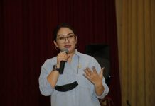Legislator Golkar Debbie Rusdin Akhiri Reses Masa Sidang III Bersama Warga Bontoala FOTO: Anggota DPRD Sulsel dari Fraksi Golkar, Andi Debbie Purnama Rusdin tatap muka dengan warga Kecamatan Bontoala, Selasa (07/06/2022).