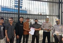 Koalisi Lintas Lembaga Aksi Unras di Kejati Sulsel, Soal Pekerjaan Peningkatan Jalan Gantarang-Garassi Pakkolompo Tahun 2020 FOTO: Koalisi Lintas Lembaga Aksi Unras di Kejati Sulsel, Soal Pekerjaan Peningkatan Jalan Gantarang-Garassi Pakkolompo Tahun 2020