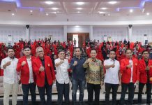 BEM Unhas Gelar Seminar Nasional, “Indonesia Menuju Tiga Besar Kekuatan Ekonomi Dunia” FOTO: Badan Eksekutif Mahasiswa (BEM) Universitas Hasanuddin (Unhas) menggelar Seminar Nasional di Auditorium Prof Amiruddin Fakultas Kedokteran Universitas Hasanuddin (10/06/2022).