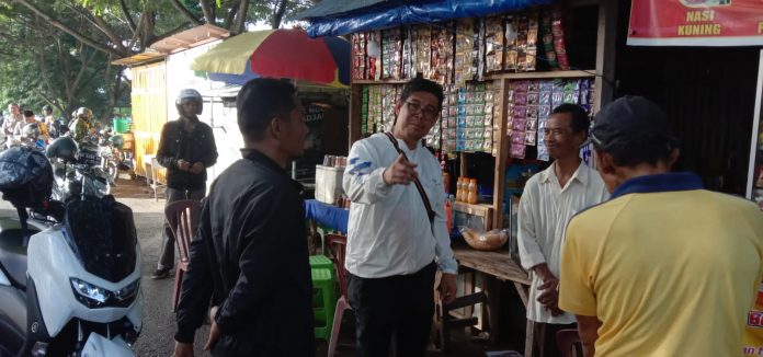 FOTO: Wakil Bupati Bulukumba, Andi Edy Manaf memanfaatkan waktu libur menelusuri kota Bulukumba, Sabtu, 11 Juni 2022.