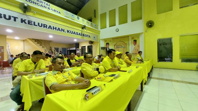FOTO: Rapat Pengurus Harian Partai Golkar Makassar bersama Para Pimpinan Kecamatan di Sekretariat Partai Golkar Jalan Lasinran, Kota Makassar. Selasa (14/6) malam