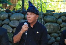 Camat Kajang Andi Rahmat Sahib Dilantik sebagai Labbiria FOTO: Bupati Bulukumba Muchtar Ali Yusuf saat hadiri ritual sakral berlangsung di Possi Tanah, Desa Possi Tanah, Kecamatan Kajang, Bulukumba, Rabu, 15 Juni 2022.