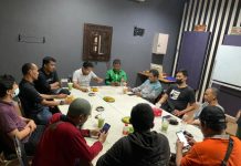 Jaga Kondusifitas, Ketua BMI Sulsel Serahkan Insiden Papua Ke Pihak Kepolisian FOTO: Brigade Muslim Indonesia Indonesia (BMI) saat melakukan pertemuan membahas langkah yang ditempuh untuk meminimalisir gejolak di kota Makassar. Kamis, 16 Juni 2022 di Ardan Masogi Caffe, Tamalanrea.