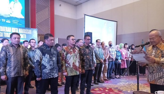 FOTO: Bupati Jeneponto Iksan Iskandar melantikan Pengurus KKT Kota Makassar Periode 2022-2027 berlangsung di hotel Claro. Minggu, (19/6/2022)
