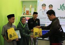 BAZNAS Gelar Khitanan Massal, Wabup Edy Manaf: Kewajiban Agama dan Kesehatan FOTO: Wakil Bupati Bulukumba Andi Edy Manaf hadiri kegiatan khitanan massal yang dilaksanakan oleh Badan Amil Zakat Nasional (BAZNAS). Kerjasama dengan Puskesmas Ponre, Minggu 19 Juni 2022.