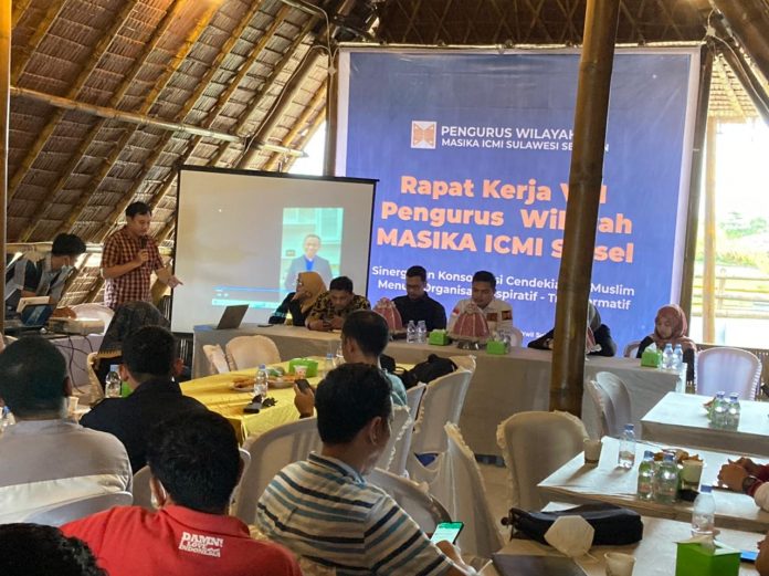 IMG-20220620-WA0032 FOTO: Masika ICMI Sulsel saat menggelar Raker di Pantai Sampulungan, Kabupaten Takalar. Minggu, (19/6)