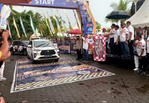 Kapolda Sulsel Resmi Lepas Peserta Kejurnas Benteng Kupa Rally Wisata & Fun FOTO: Kapolda Sulsel, Irjen Pol Nana Sujana bersama dengan ketua Harian IMI Sulsel, Syaharuddin Alrif dan Ketua Panitia penyelenggara, Burhan Arsad saat melepas peserta lomba Kejurnas Benteng Kupa Rally Wisata & Fun. Jumat, (24/6)