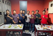 Kongres HIPPMAS XVI Mandek, DPC Timur Ajak Lainnya Patungan Biayai Kongres FOTO: Ardinal Hidayat, Ketua DPC Sinjai Timur, saat bertemu kader Kongres HIPPMAS XVI
