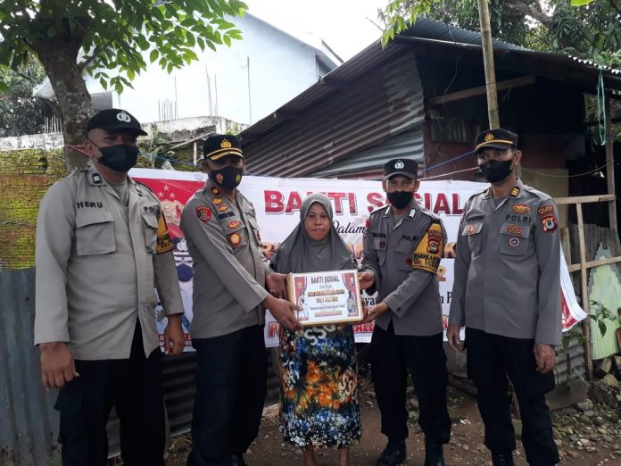 FOTO: Kapolsek Turikale Kompol Ridwan Saenong, S.H.,M.H. Saat memimpin giat Bakti Sosial (Baksos) Religi. Kamis, (24/6)