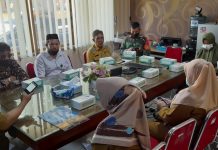 Camat Manggala pada Mini Lokakarya: Program ‘Longwis’ Percepat Pemulihan Ekonomi FOTO: Camat Manggala Andi Fadly S.STP, Msi sebagai narasumber pada Mini Lokakarya (Minlok) Tingkat Kecamatan Manggala yang dilaksanakan Unit Pelaksana Tehnis (UPT) Dinas Pengendalian Penduduk dan Keluarga Berencana (DPP & KB) Kecamatan Manggala, Selasa (28/6) di ruang rapat Kantor Camat
