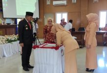 Bupati ke DWP: Jangan Bahas Politik, Fokus Bekerja FOTO: Bupati Bulukumba Muchtar Ali Yusuf meminta pengurus Dharma Wanita Persatuan (DWP) Bulukumba untuk mampu berinovasi membantu program-program pemerintah daerah.