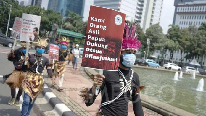 FOTO: Aksi sejumlah mahasiswa mendukung Otsus Jilid II. (Kompas)