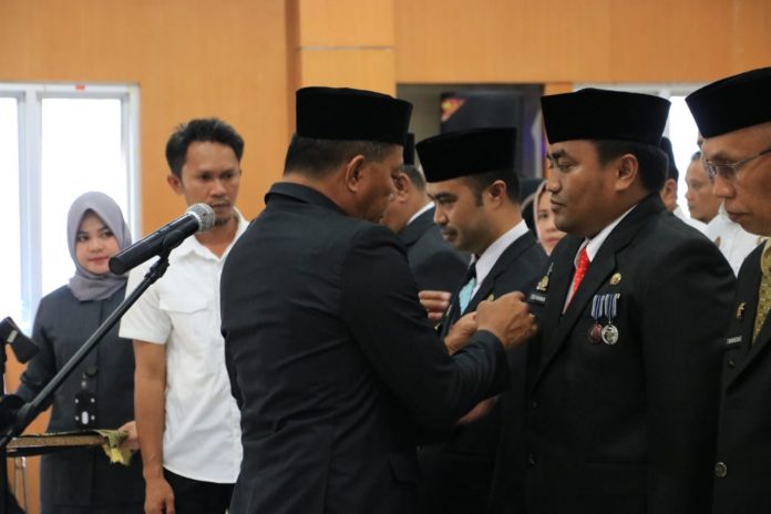 FOTO: Dedi Rahmadi saat dilantik sebagai Kepala Dinas Kependudukan dan Pencatatan Sipil (Kadisdukcapil) Bulukumba