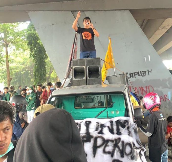 FOTO: Ketua Gerakan Mahasiswa Bersatu Sulawesi Selatan (GMB Sulsel) Isranto Buyung saat mengikuti aksi demostrasi 11 April 2022