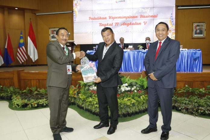 FOTO: Bupati Bulukumba Andi Muchtar Ali Yusuf diundang khusus sebagai kepala daerah untuk menghadiri pelepasan peserta Pelatihan Kepemimpinan Nasional (PKN) Tingkat II Angkatan ke V Pusat Pelatihan dan Pengembangan (Puslatbang) Lembaga Administrasi Negara (LAN) RI.